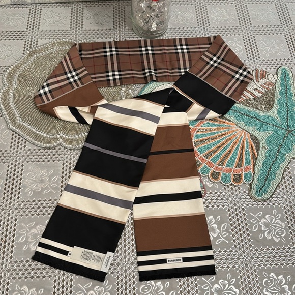 Burberry scarf for man Stylish and cozy soft and cushy Authentic Burberry Scarf. - Picture 4 of 9